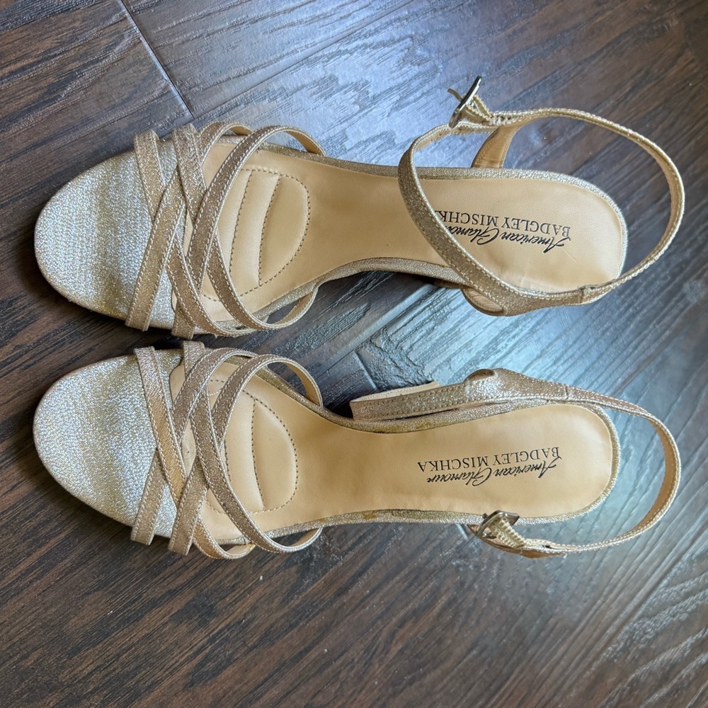 Badgley Mischka Women's Glittering Gold Heels